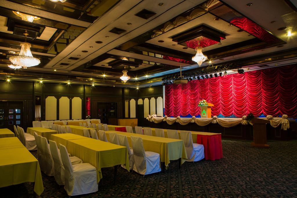 Amarin Nakorn Hotel Phitsanulok Buitenkant foto