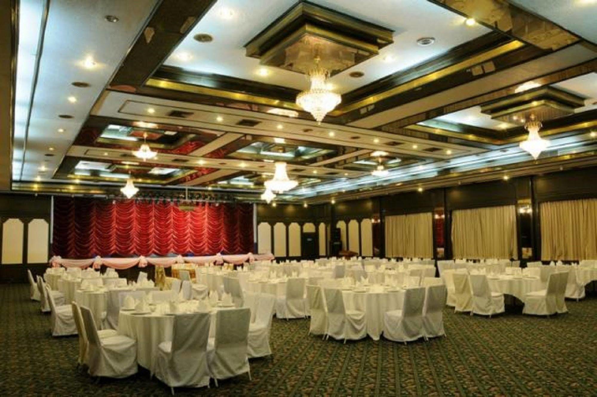 Amarin Nakorn Hotel Phitsanulok Buitenkant foto