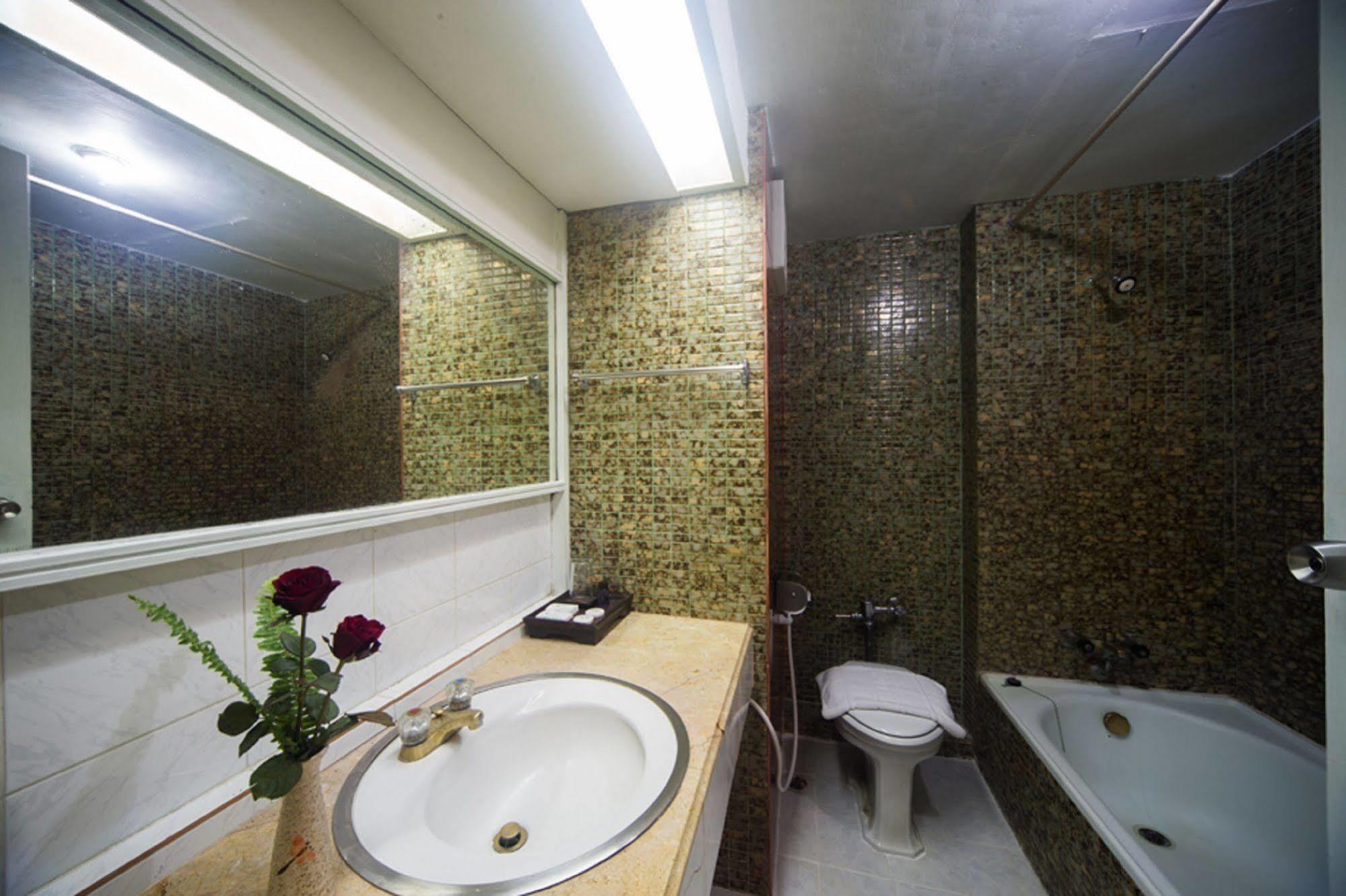 Amarin Nakorn Hotel Phitsanulok Buitenkant foto